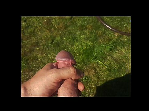 ❤️ A boazona se fode e se ejacula com um esguicho em um jardim de verão Porno fodido em porno pt-br.xxxifuck.ru